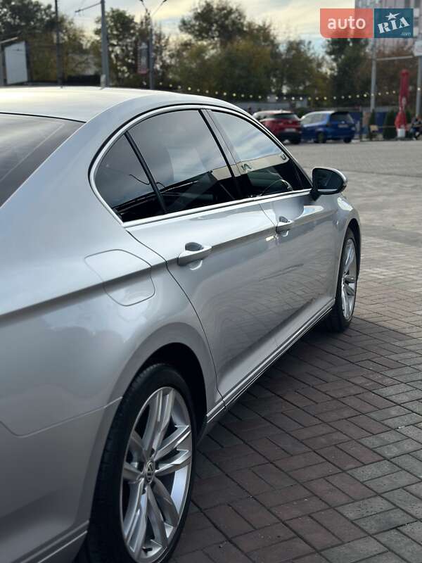 Седан Volkswagen Passat 2015 в Запорожье