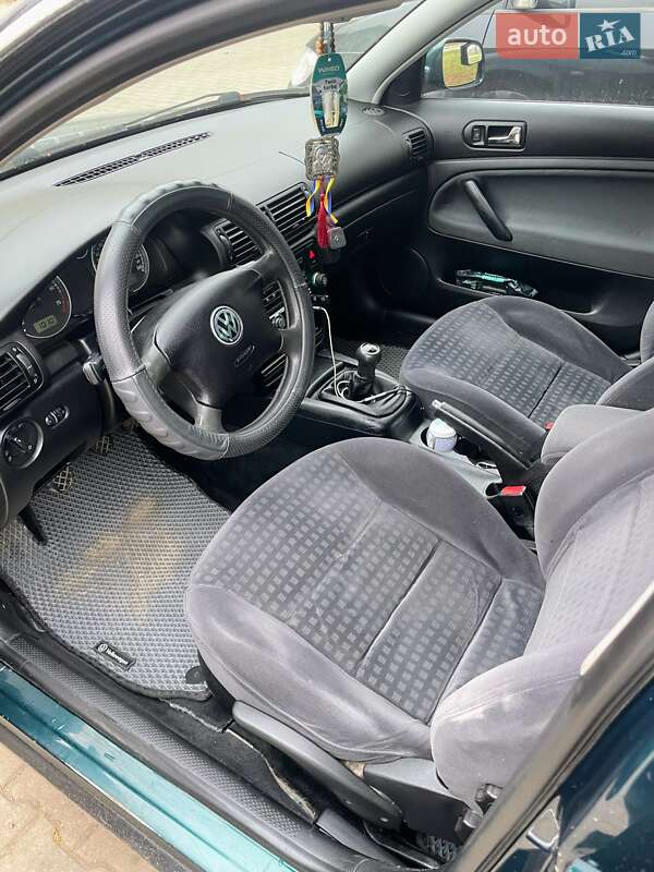 Універсал Volkswagen Passat 2001 в Овручі