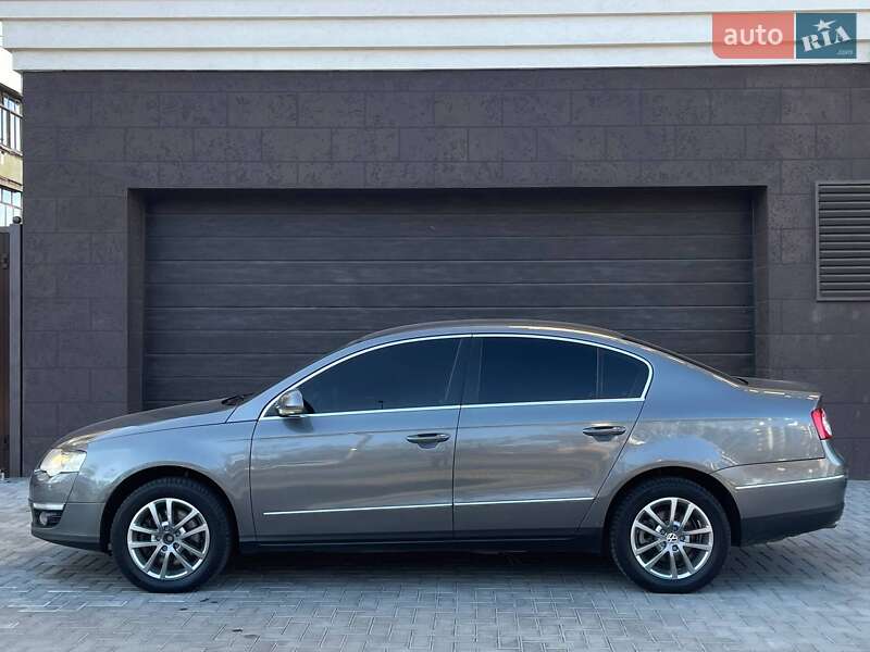 Седан Volkswagen Passat 2008 в Николаеве