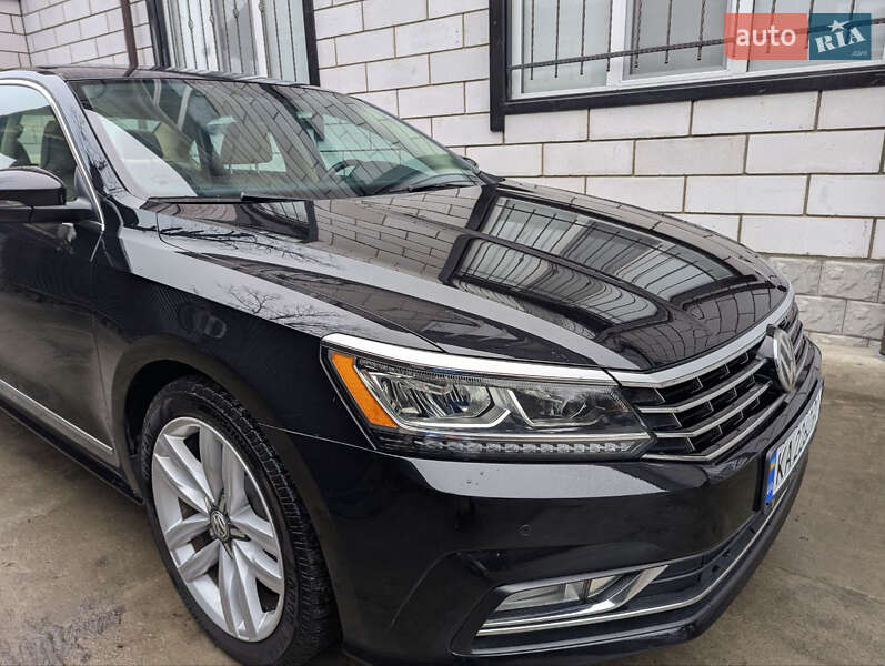 Седан Volkswagen Passat 2017 в Києві