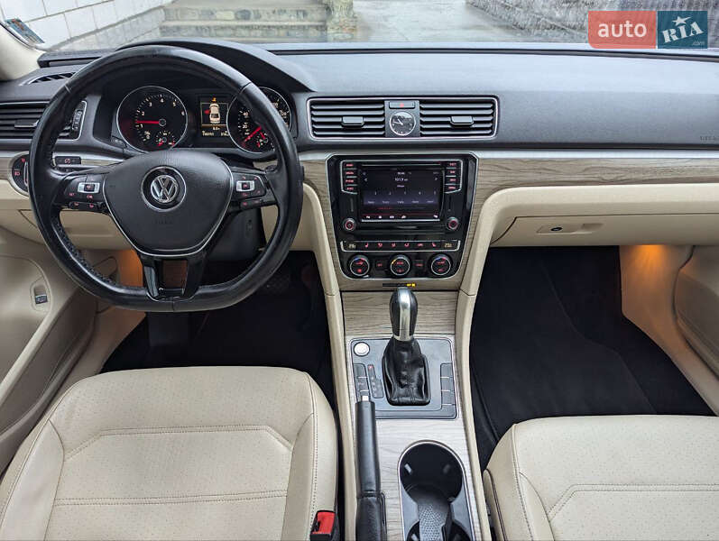Седан Volkswagen Passat 2017 в Києві