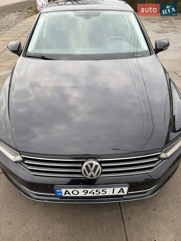 Седан Volkswagen Passat 2015 в Хусте