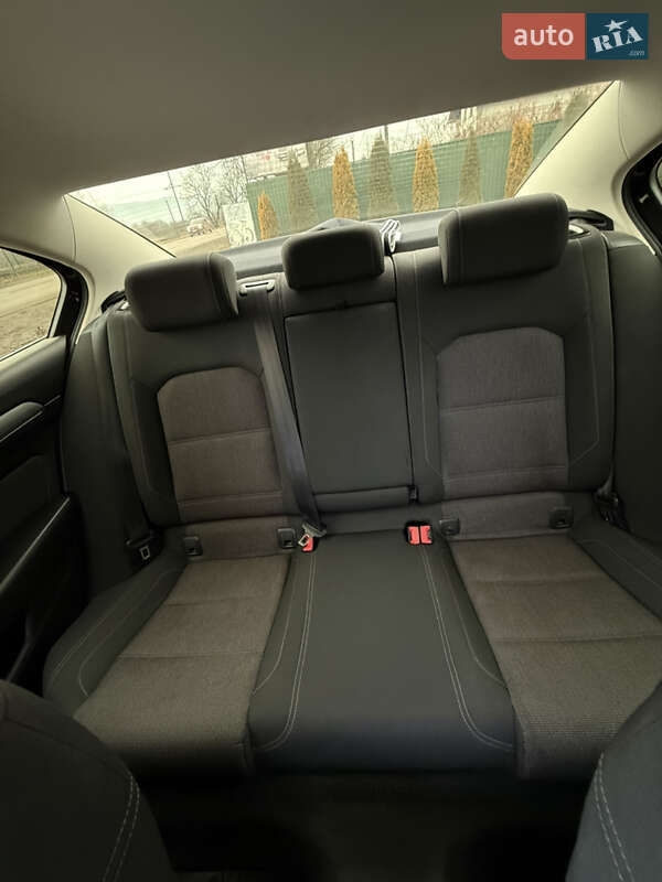 Седан Volkswagen Passat 2015 в Хусте
