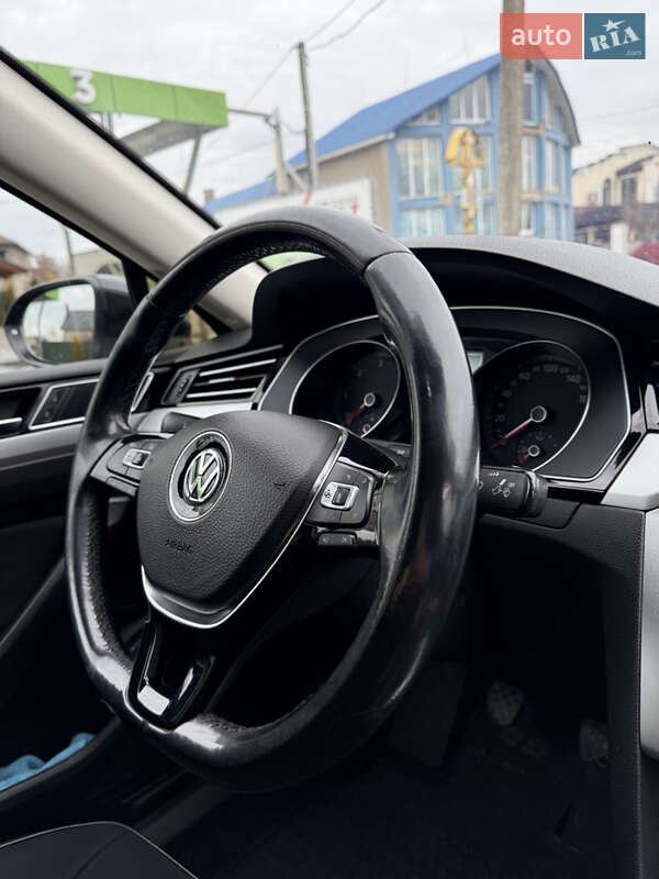 Седан Volkswagen Passat 2015 в Хусте