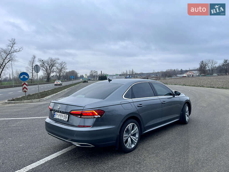 Седан Volkswagen Passat 2020 в Ромнах