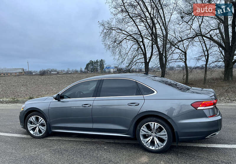 Седан Volkswagen Passat 2020 в Ромнах