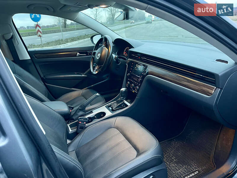 Седан Volkswagen Passat 2020 в Ромнах