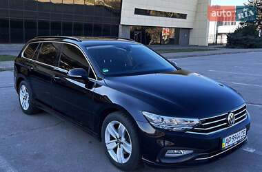 Універсал Volkswagen Passat 2019 в Запоріжжі