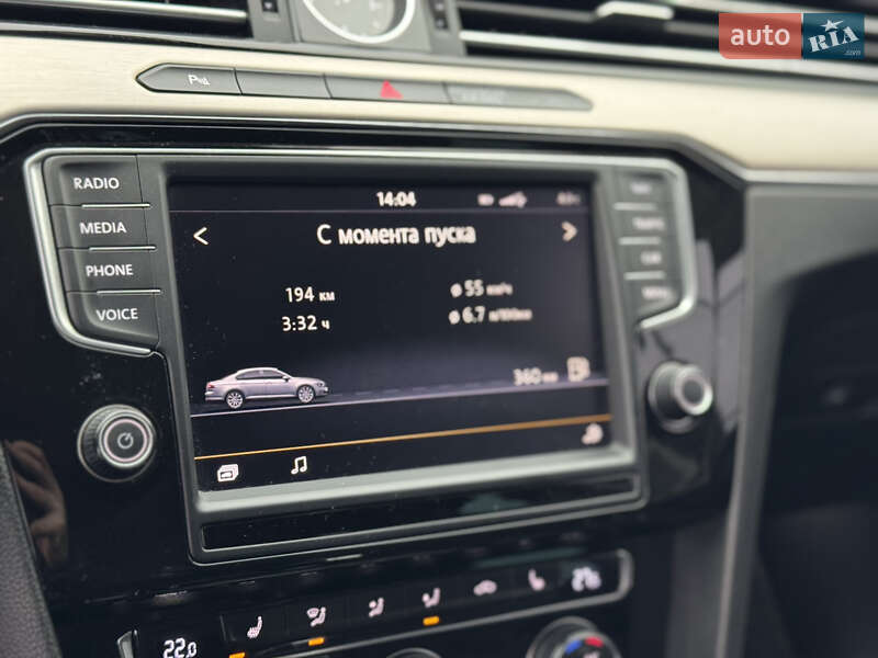 Седан Volkswagen Passat 2015 в Ровно