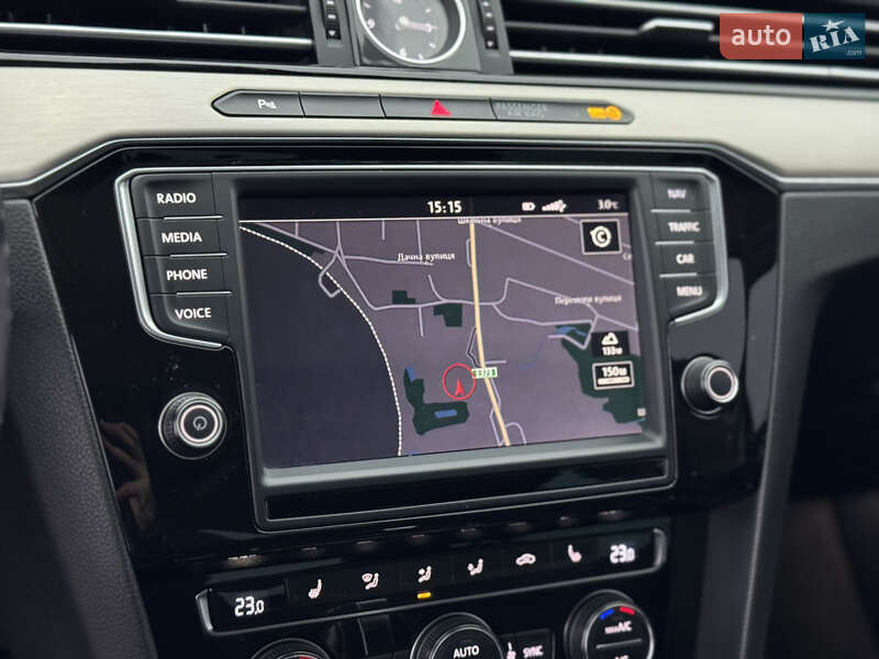 Седан Volkswagen Passat 2015 в Ровно