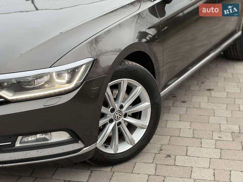 Седан Volkswagen Passat 2015 в Ровно