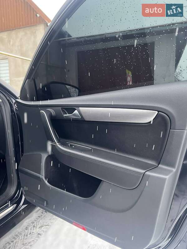 Седан Volkswagen Passat 2012 в Іршаві