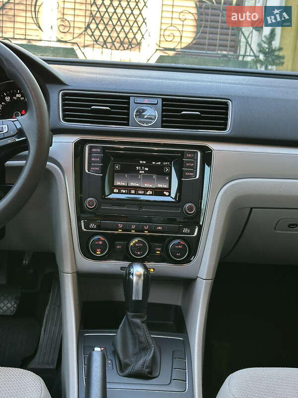 Седан Volkswagen Passat 2015 в Львові