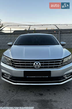 Седан Volkswagen Passat 2016 в Николаеве