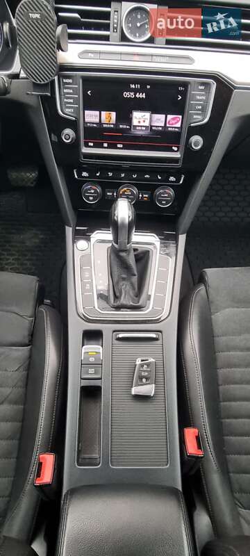 Універсал Volkswagen Passat 2015 в Чернівцях