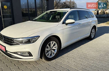 Универсал Volkswagen Passat 2022 в Вараше