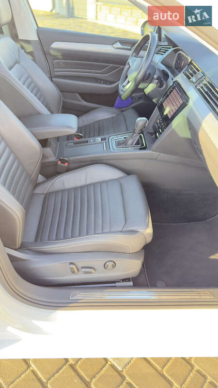 Універсал Volkswagen Passat 2022 в Вараші