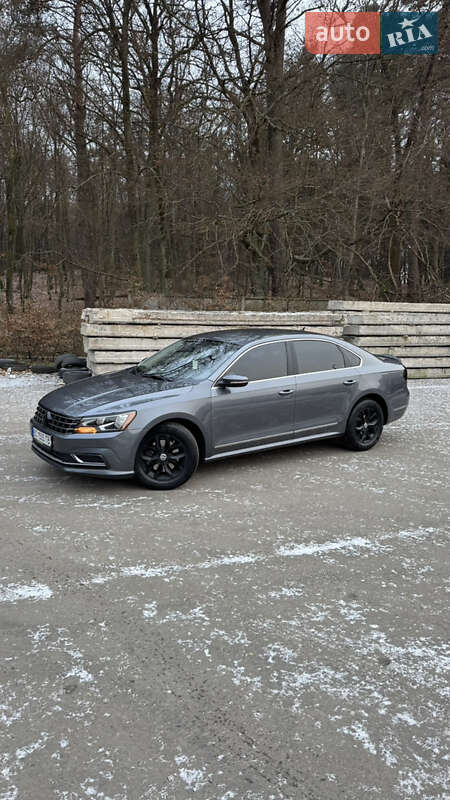 Седан Volkswagen Passat 2016 в Киеве