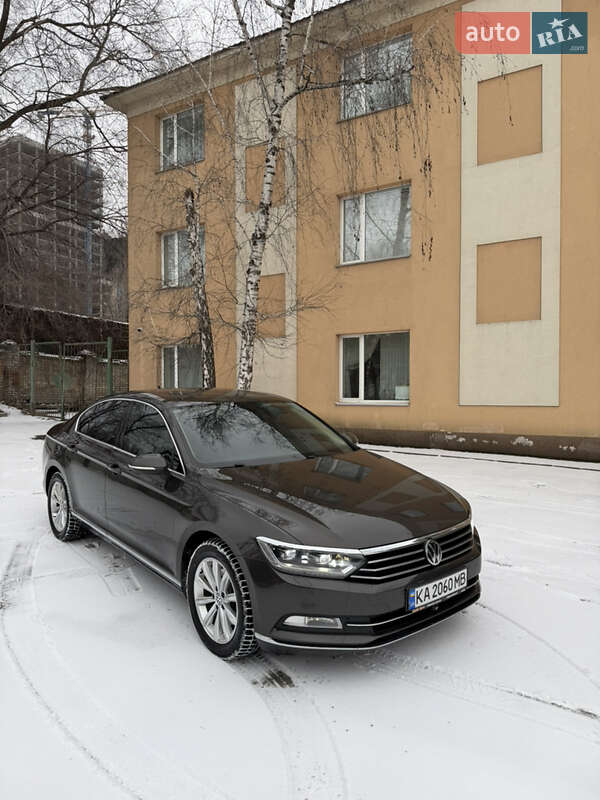Седан Volkswagen Passat 2015 в Киеве