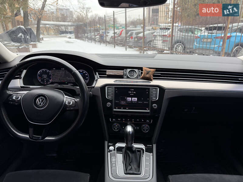 Седан Volkswagen Passat 2015 в Киеве