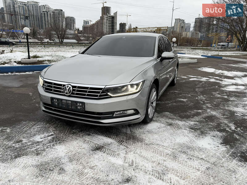 Седан Volkswagen Passat 2015 в Киеве