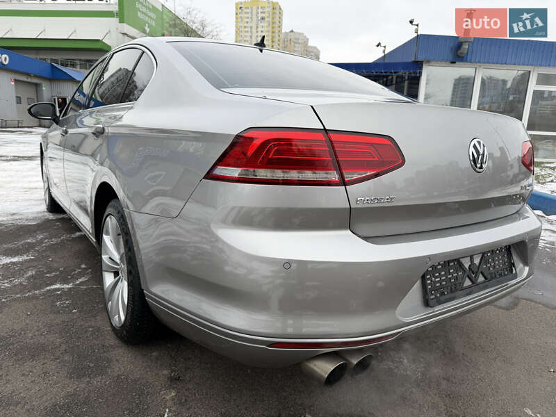 Седан Volkswagen Passat 2015 в Киеве