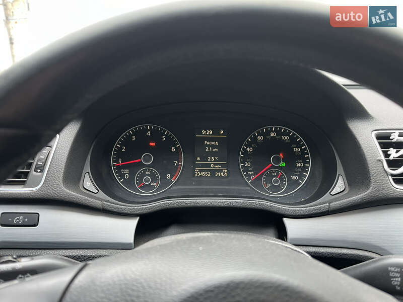 Седан Volkswagen Passat 2011 в Харкові