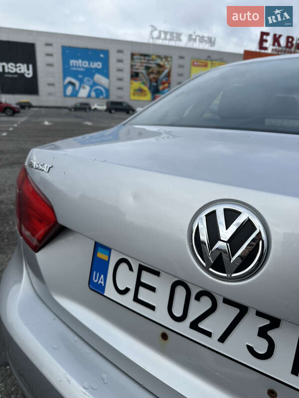 Седан Volkswagen Passat 2012 в Чернівцях