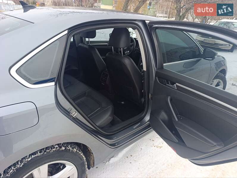 Седан Volkswagen Passat 2015 в Сумах