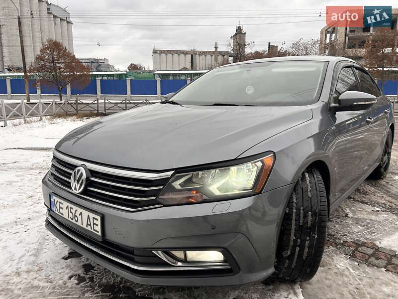 Седан Volkswagen Passat 2017 в Днепре