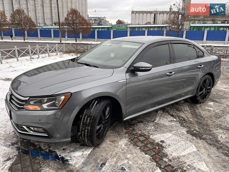 Седан Volkswagen Passat 2017 в Днепре