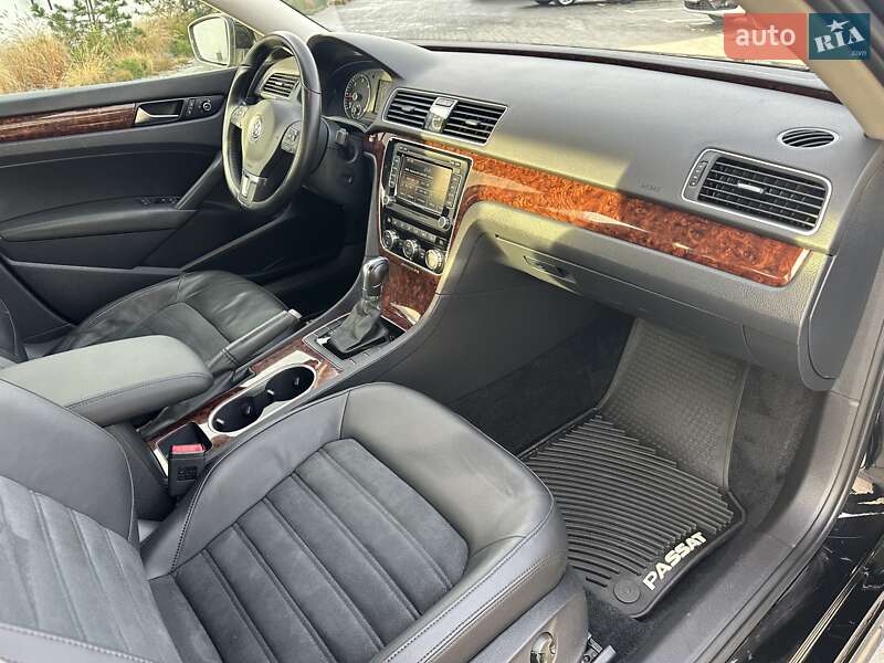Седан Volkswagen Passat 2012 в Луцке