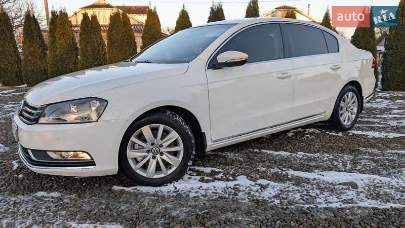 Седан Volkswagen Passat 2013 в Ивано-Франковске