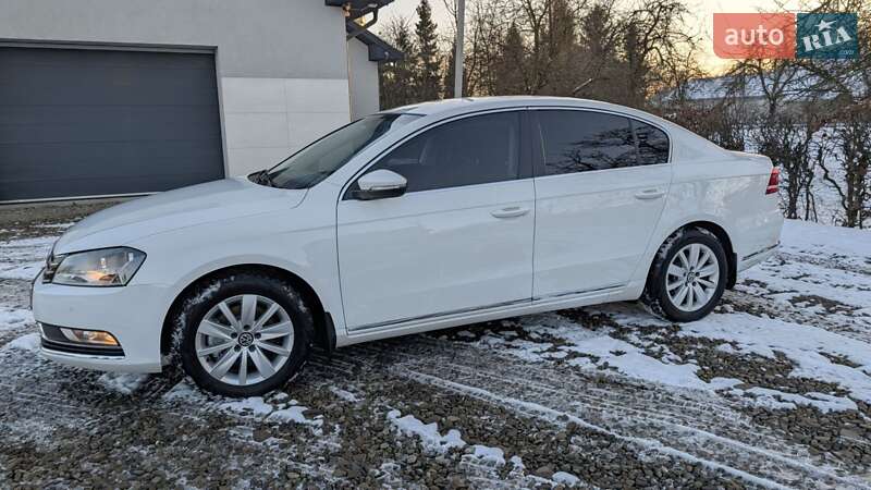 Седан Volkswagen Passat 2013 в Ивано-Франковске