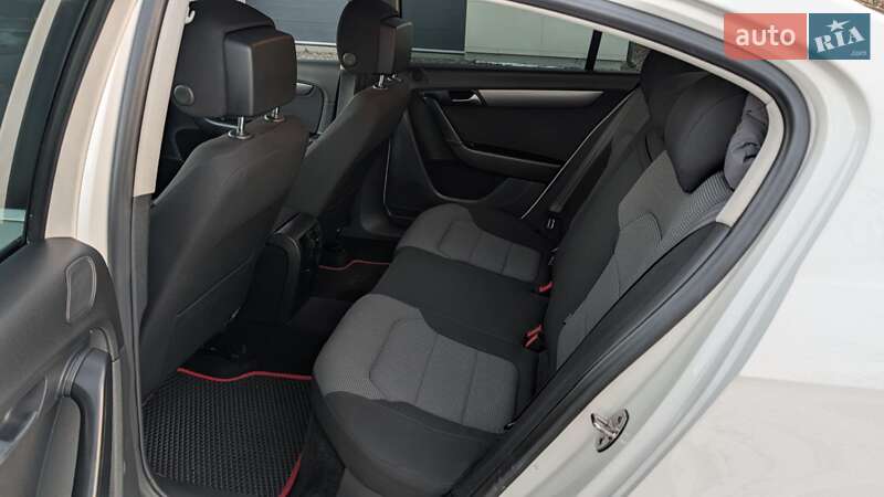 Седан Volkswagen Passat 2013 в Ивано-Франковске