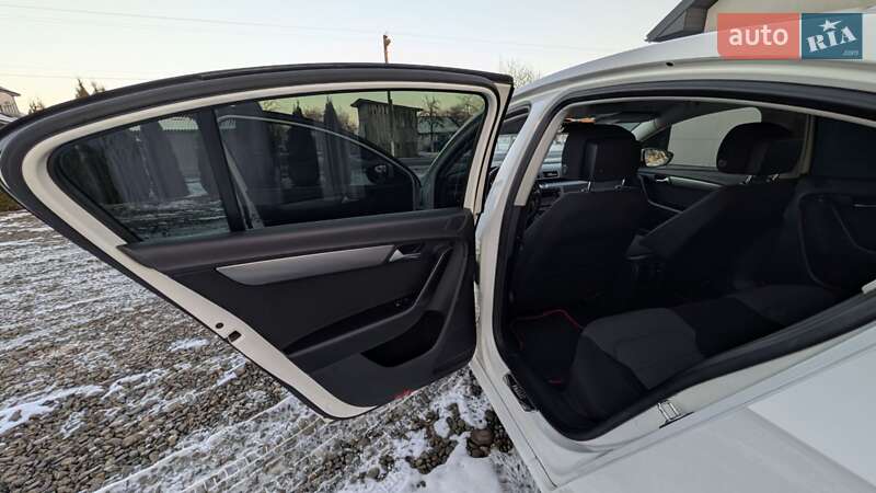 Седан Volkswagen Passat 2013 в Ивано-Франковске