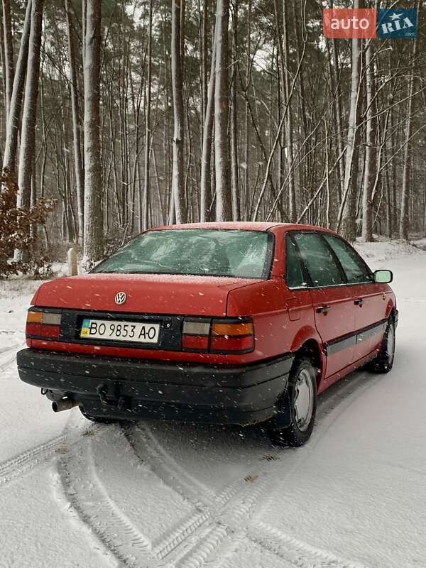 Седан Volkswagen Passat 1991 в Кременце