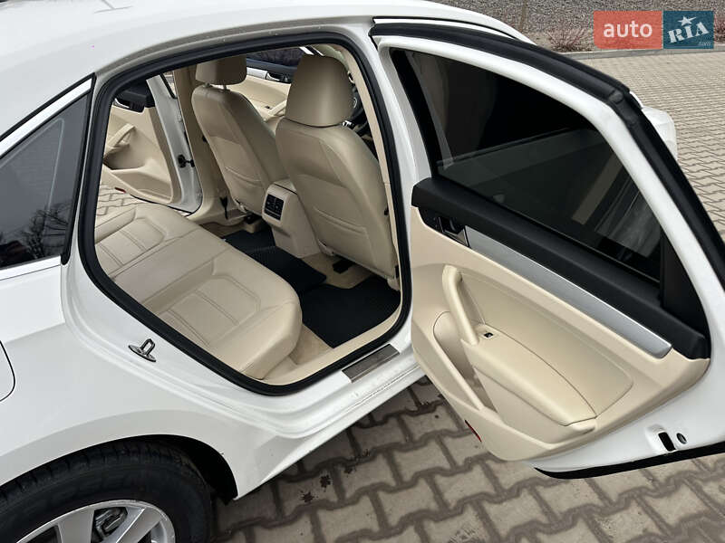 Седан Volkswagen Passat 2013 в Хмельницькому