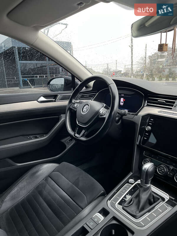 Седан Volkswagen Passat 2018 в Южноукраїнську