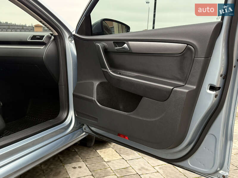 Универсал Volkswagen Passat 2012 в Дрогобыче