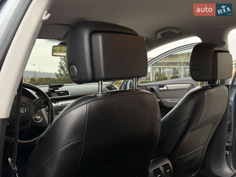 Универсал Volkswagen Passat 2012 в Дрогобыче