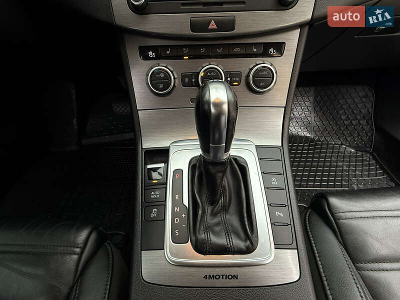 Универсал Volkswagen Passat 2012 в Дрогобыче