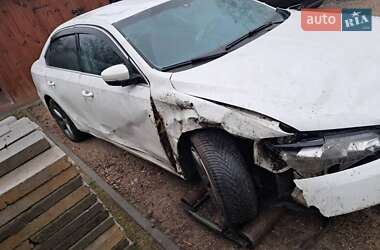 Седан Volkswagen Passat 2013 в Харькове