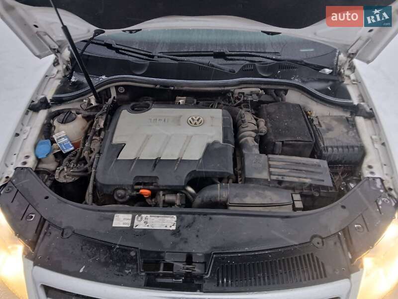 Універсал Volkswagen Passat 2010 в Львові