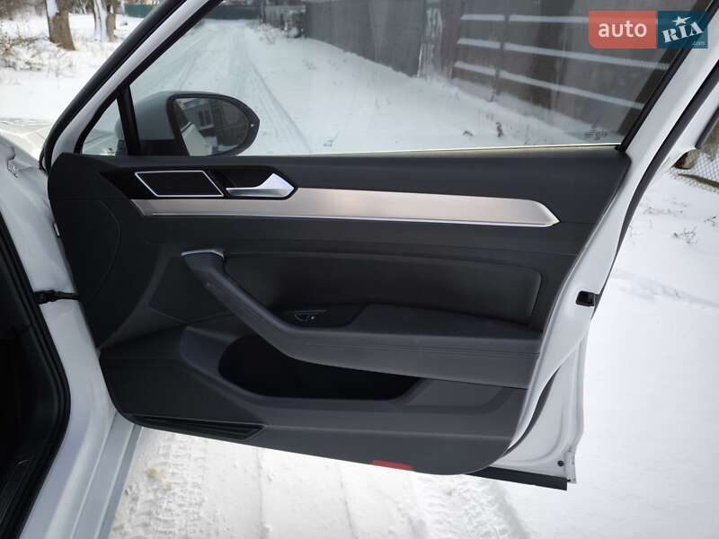 Універсал Volkswagen Passat 2015 в Козятині