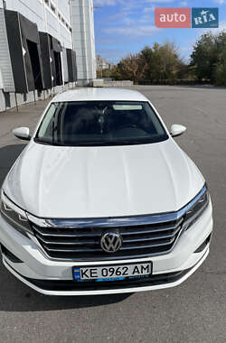 Седан Volkswagen Passat 2019 в Днепре