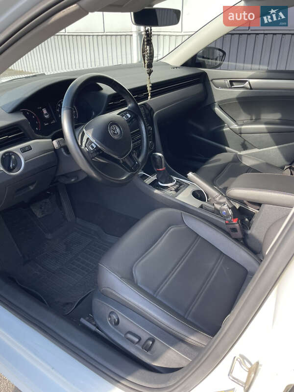 Седан Volkswagen Passat 2019 в Дніпрі