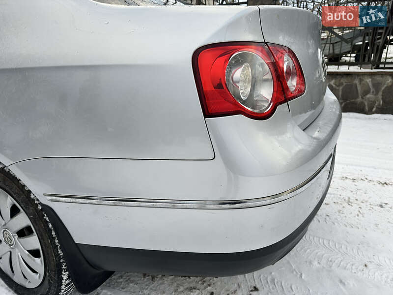 Седан Volkswagen Passat 2006 в Волочиську