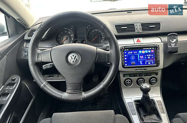 Седан Volkswagen Passat 2006 в Волочиске