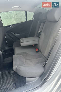 Седан Volkswagen Passat 2006 в Волочиске